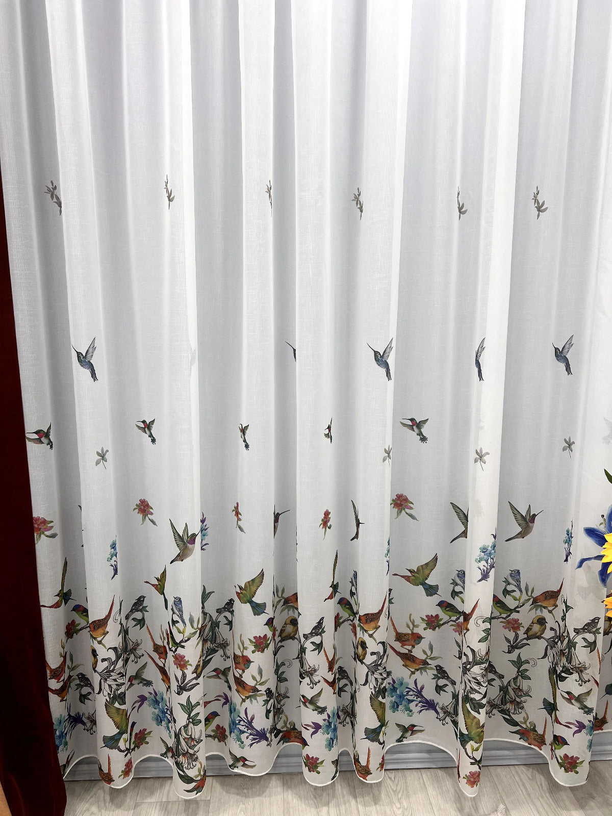 Perdea albă cu imprimeu floral și pasari – model elegant, aerisit, la comandă