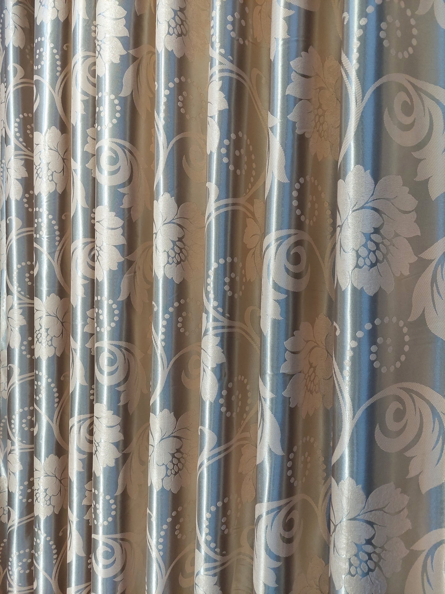 Draperie Blackout culoare Bej Auriu V1 croita cu rejansa pentru sina sau galerie, carlige sina by SeReDesign