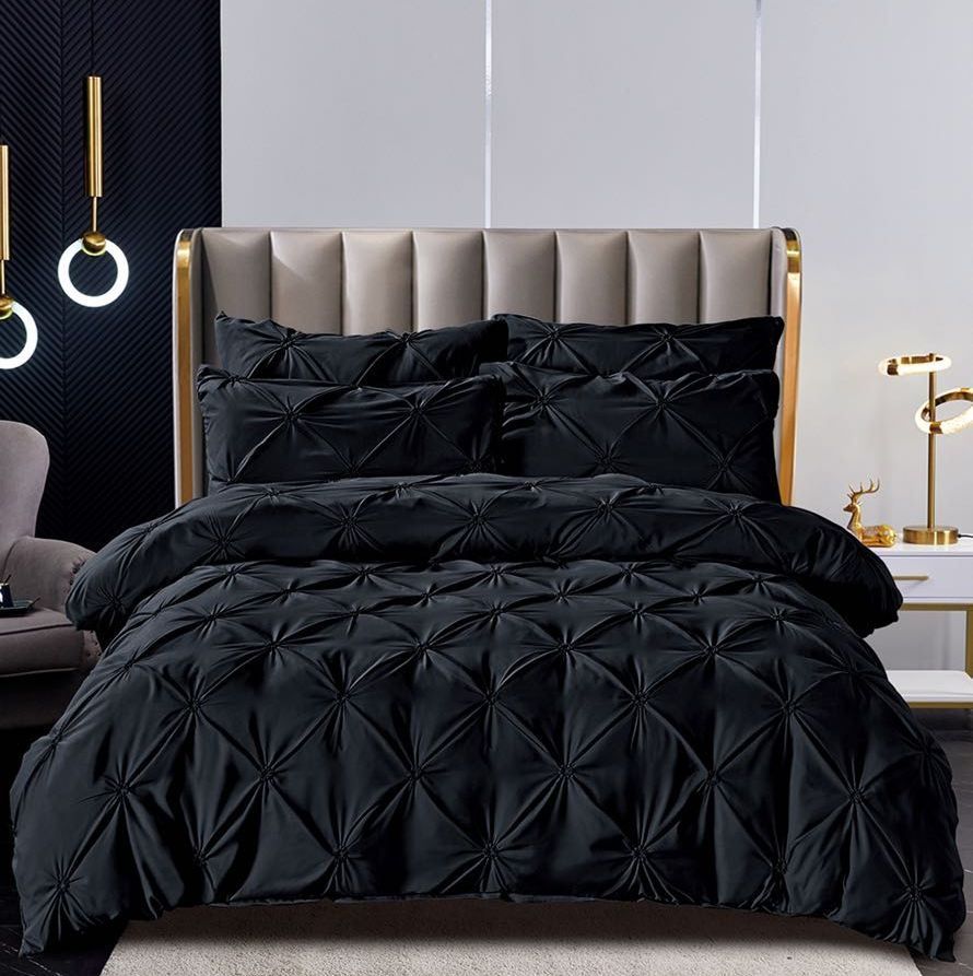 Set Lenjerie de Pat finet, 6 piese, pat 2 persoane, cu pliuri, culoare Negru | set-lenjerie-de-pat-finet-6-piese-pat-2-persoane-cu-pliuri-culoare-negru | Lenjerie Pat | seredesign.ro