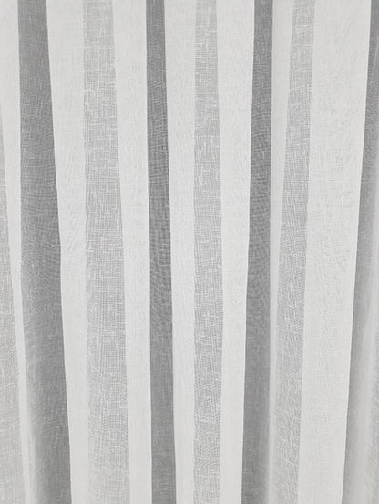 Perdea textura IN culoare ALBA elegantă – lumină naturală și rafinament pentru orice cameră