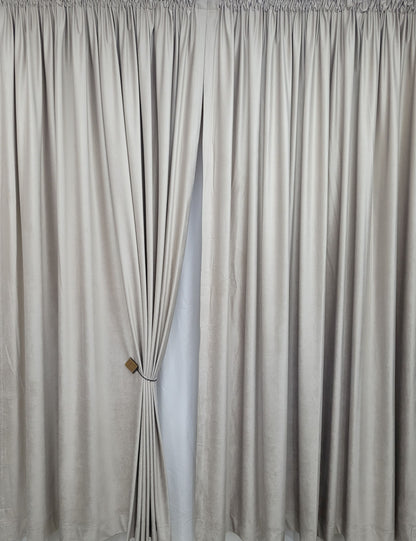 Draperie Catifea culoare Grej croita cu rejansa pentru sina sau galerie, carlige sina by SeReDesign | draperie-catifea-culoare-grej-croita-cu-rejansa-pentru-sina-sau-galerie-carlige-sina-by-seredesign | Draperii | seredesign.ro