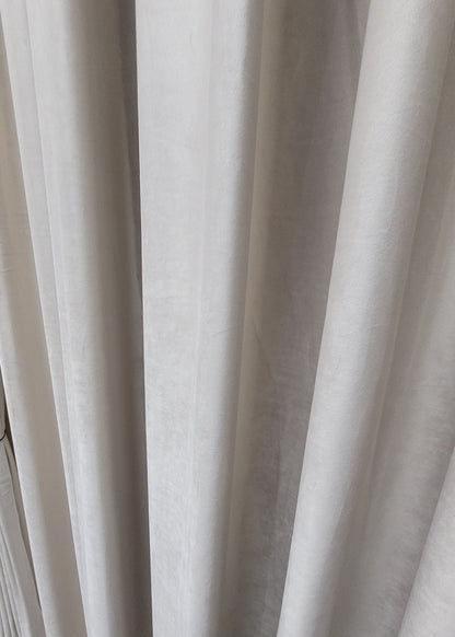 Draperie Catifea culoare Grej croita cu rejansa pentru sina sau galerie, carlige sina by SeReDesign | draperie-catifea-culoare-grej-croita-cu-rejansa-pentru-sina-sau-galerie-carlige-sina-by-seredesign | Draperii | seredesign.ro